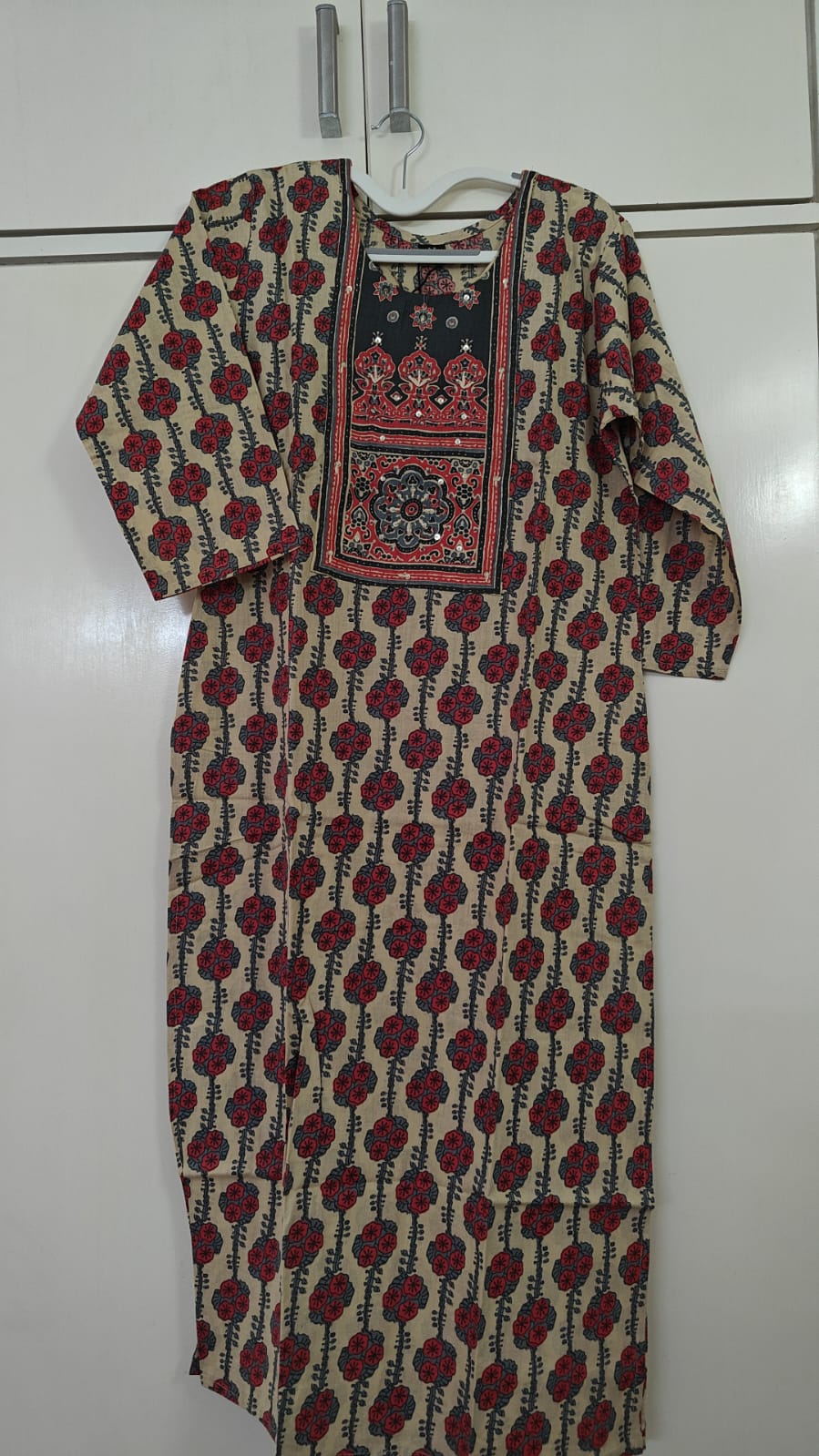 Cream Booti Print Kurta with Embroidered Yoke, cream