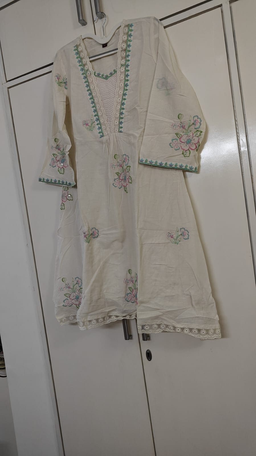 Cream Embroidered Kurta Set, cream
