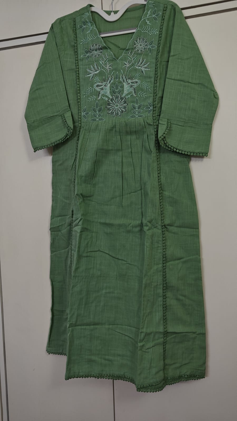 Green Embroidered Neck Kurta Set, green