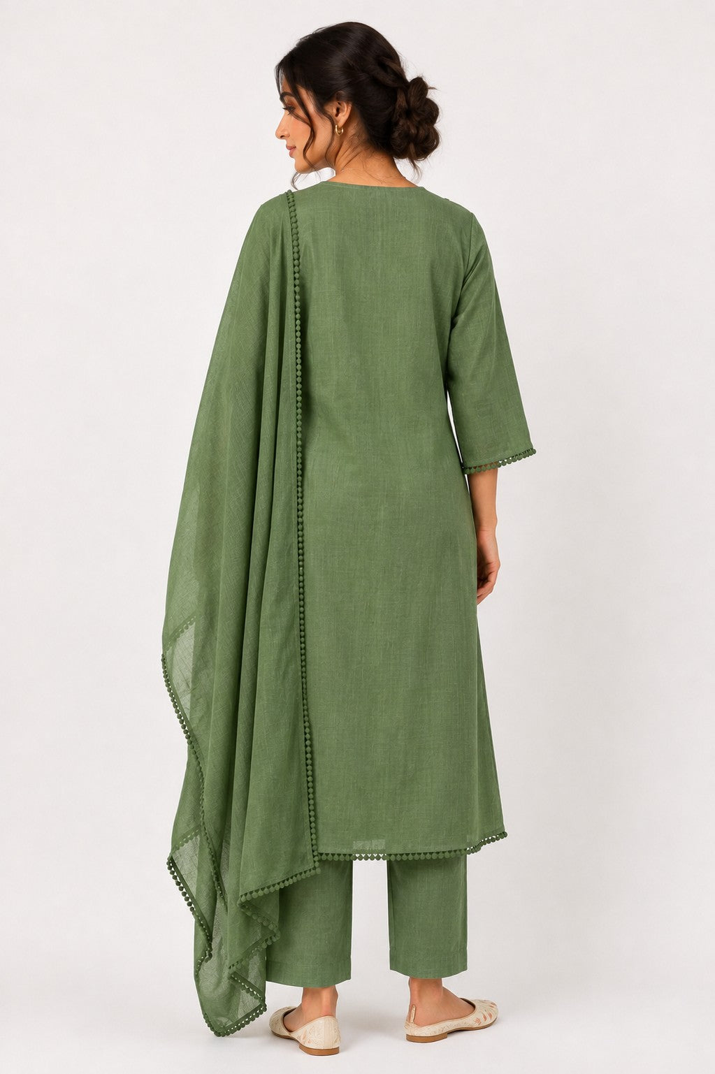 Green Embroidered Neck Kurta Set - view 4