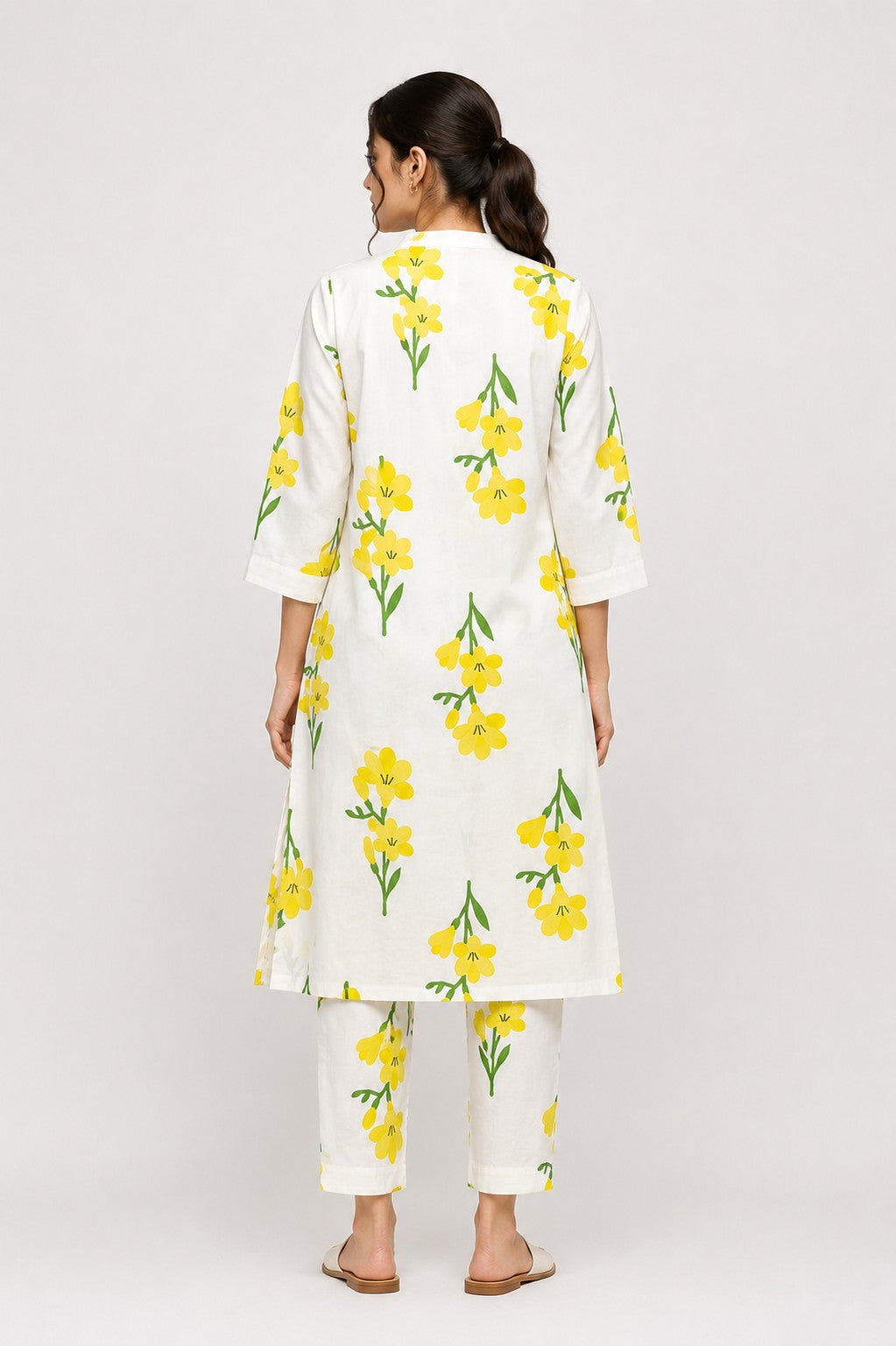 White & Yellow Daisy Print Kurta Set - view 4